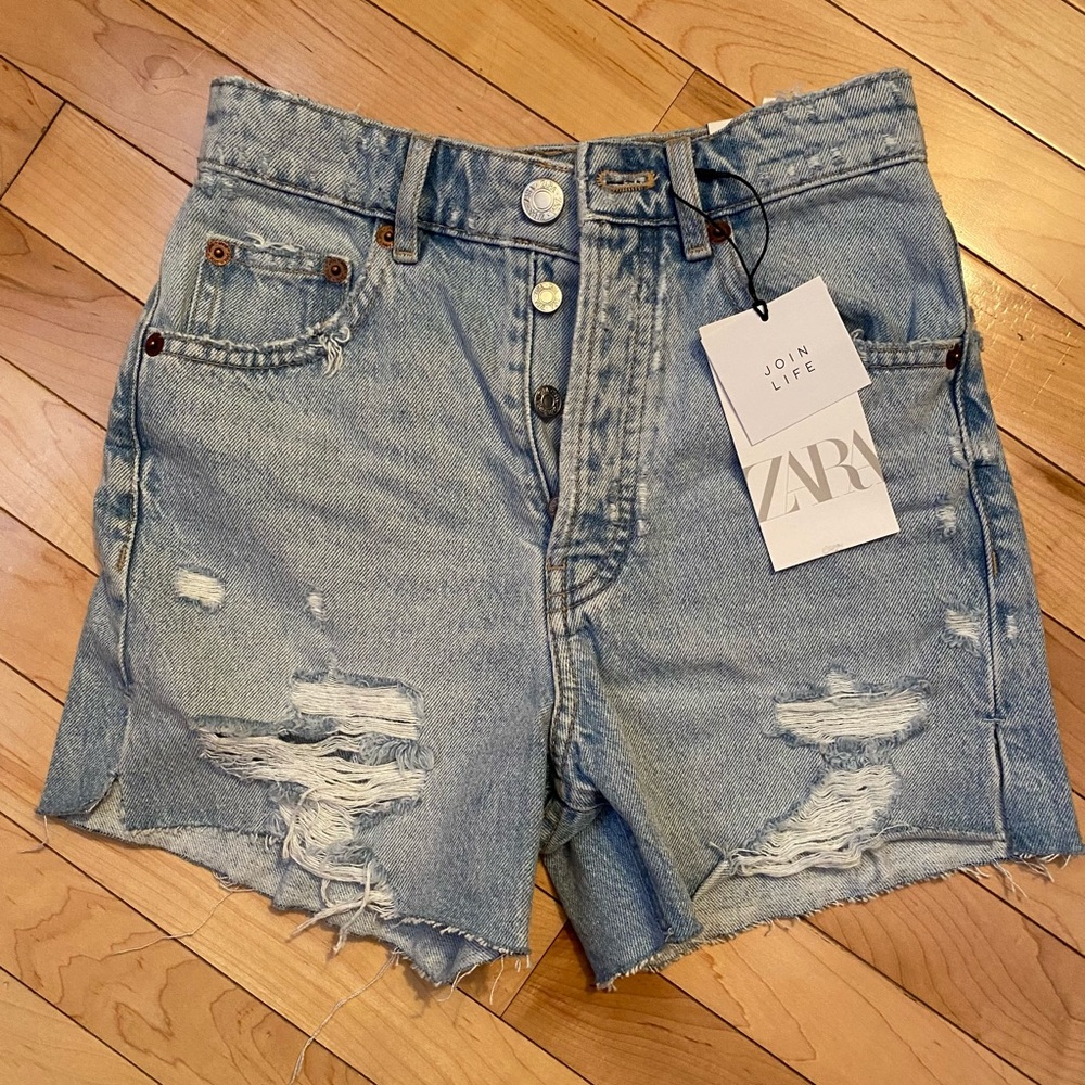 ZARA hi-rise distressed shorts. NEVER WORN!